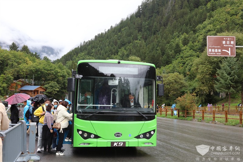 比亚迪纯电动客车K9批量交付大九寨旅游集团