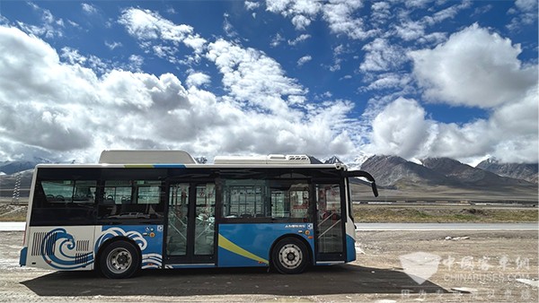 吉利星际客车 醇氢增程动力 城市客车 C8M 玉珠峰