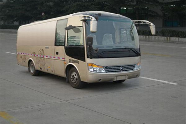 宇通ZK5080XXYN1厢式运输车(天然气国五2-6座)  