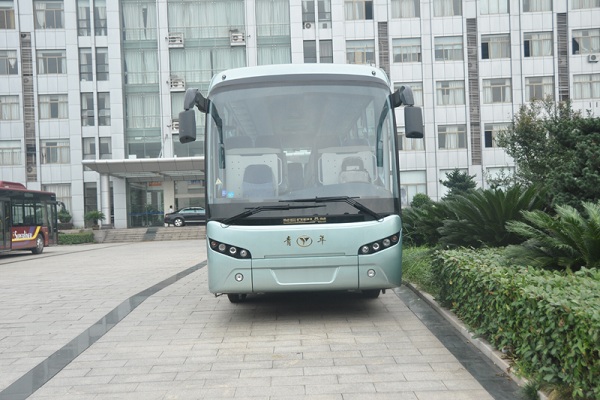 青年JNP6108V1客车（柴油国五24-47座）