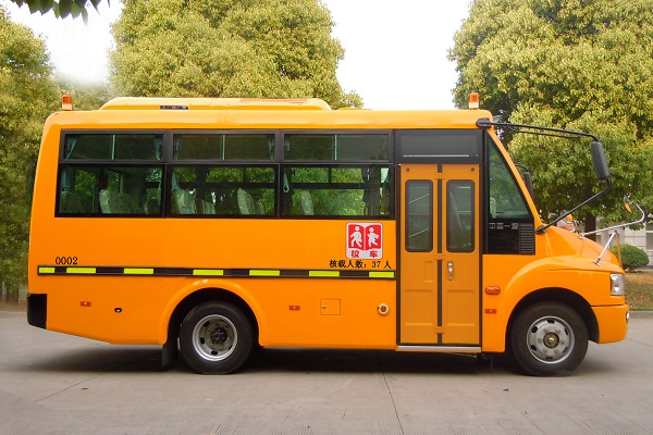 一汽CA6683PFD81S小学生专用校车（柴油国四24-32座）