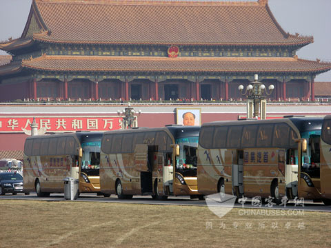 气势恢宏的金旅车队