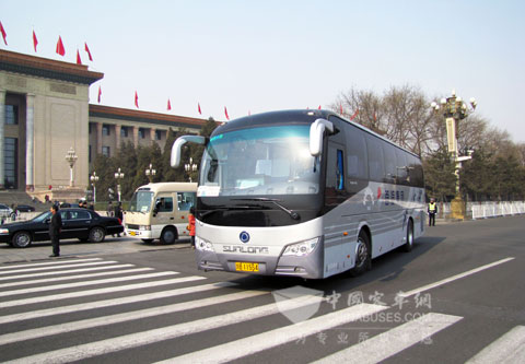 申龙客车再度保障全国两会