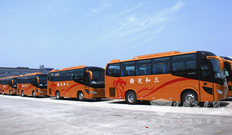 申龙近20辆燃气客车进入内蒙左旗