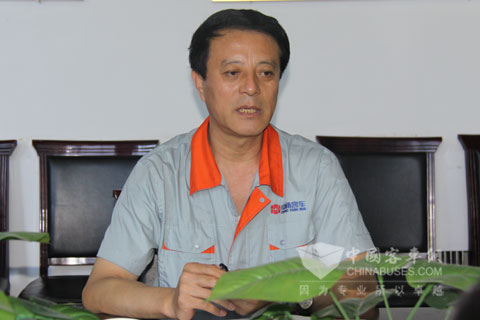 中通客车总经理孙庆民先生接受记者采访
