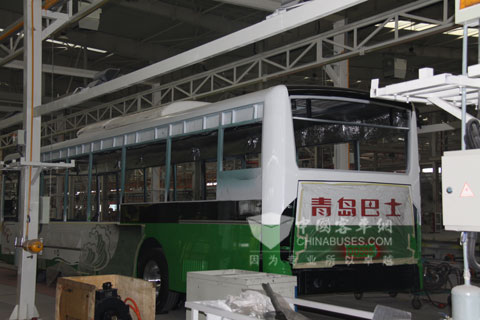 中通生产线上的客车