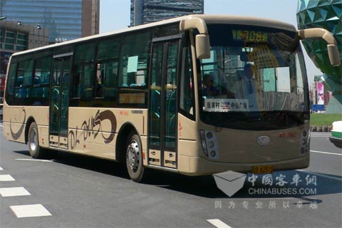 装配道依茨一汽大柴发动机的大连公交车