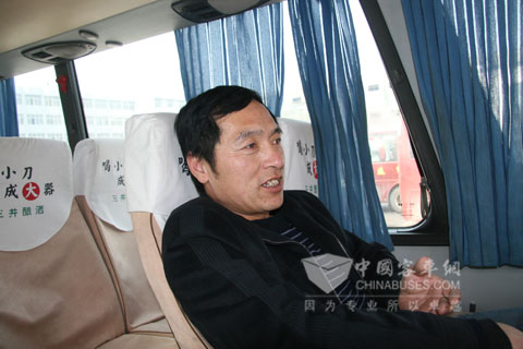石师傅接受客车网记者采访