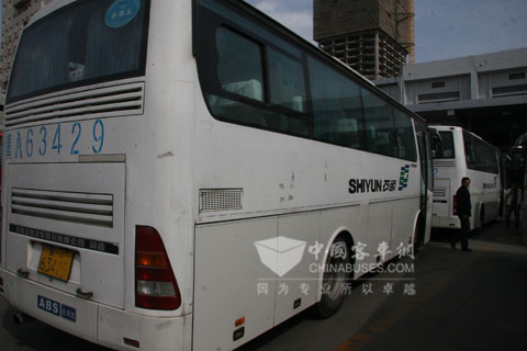 石师傅驾驶的客车性能良好