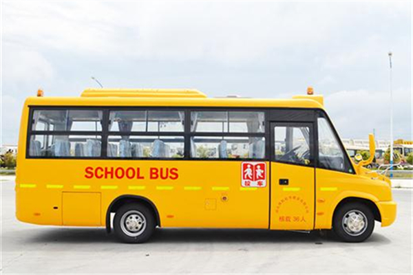 亚星JS6750XCP小学生专用校车（柴油国五24-36座）