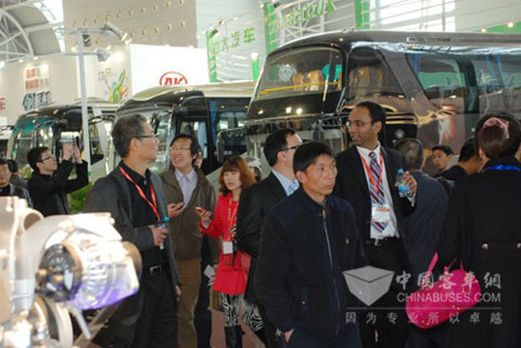 客车行业全景展示，新能源客车成焦点