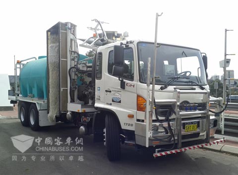 自动清洁车可慢速行驶完2.5公里的隧道